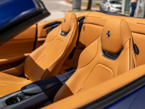 Used 2019 Ferrari Portofino RWD image 23