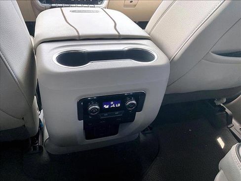 Used 2025 GMC Yukon Denali w/ Denali Reserve Package RWD image 25
