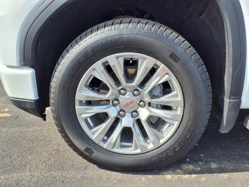 Used 2024 GMC Sierra 1500 Denali w/ Technology Package AWD/4WD image 23