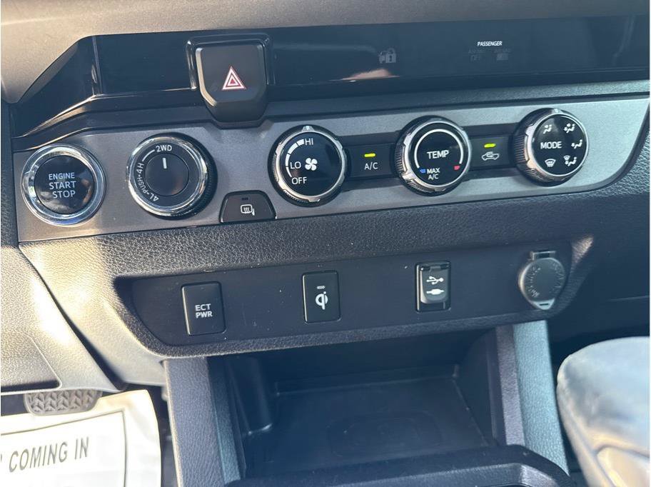 Used 2017 Toyota Tacoma TRD Off-Road w/ Tow Package AWD/4WD image 33