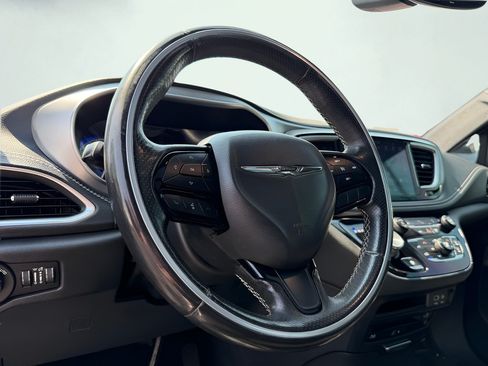 Used 2019 Chrysler Pacifica Limited w/ S Appearance Package FWD image 45