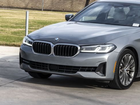 Used 2023 BMW 530i xDrive w/ Premium Package image 8