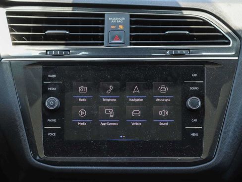 Used 2023 Volkswagen Tiguan SE w/ Panoramic Sunroof Package FWD image 14