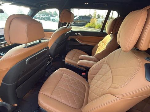 Used 2024 BMW X7 xDrive40i w/ M Sport Package AWD/4WD image 15