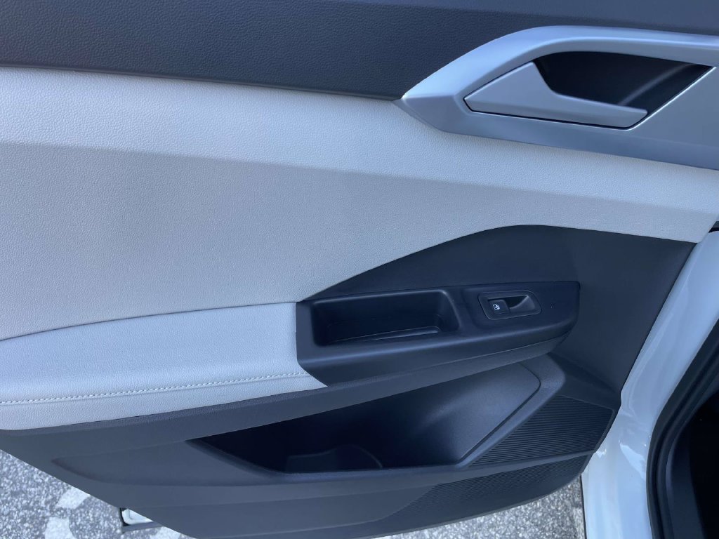 Certified 2026 Volkswagen Taos SE FWD image 16