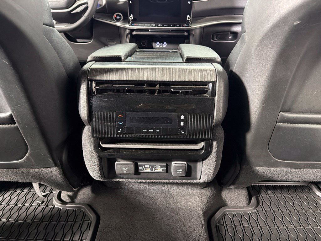 Used 2024 Jeep Wagoneer L Series III w/ Flexible Seating Group AWD/4WD image 20