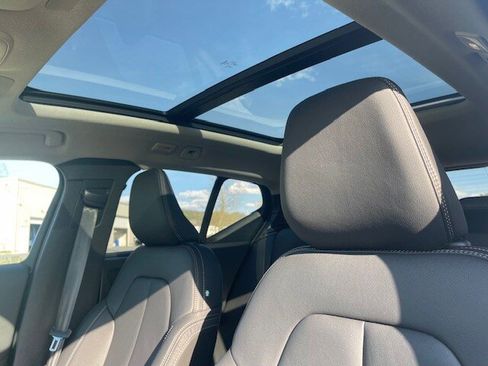 Used 2025 Volvo XC40 B5 Plus w/ Protection Package Premier AWD/4WD image 15