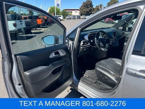 Used 2018 Chrysler Pacifica Touring-L Plus w/ Advanced Safetytec Group FWD image 14