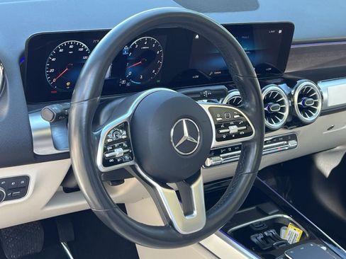 Used 2023 Mercedes-Benz GLB 250 4MATIC image 21