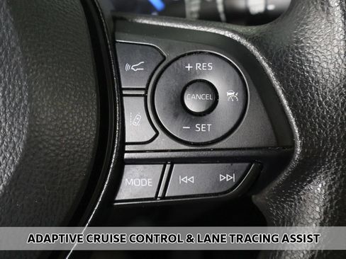 Used 2025 Toyota RAV4 XLE AWD/4WD image 3