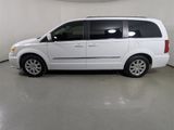 Used 2014 Chrysler Town & Country Touring image 4