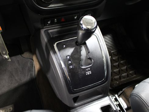 Used 2014 Jeep Patriot Latitude w/ Sun/Sound Group FWD image 15