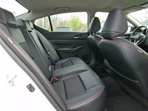 Used 2024 Nissan Altima 2.5 SR FWD image 14