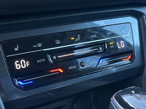 Used 2022 Volkswagen Tiguan SE image 28