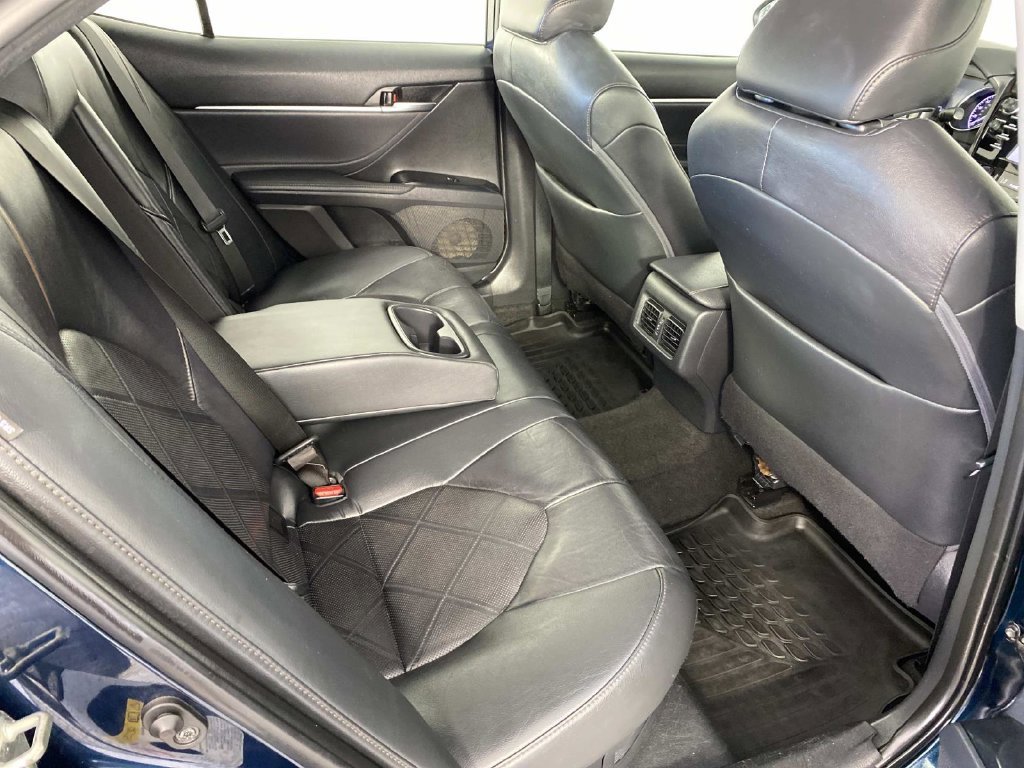 Used 2018 Toyota Camry XLE FWD image 12