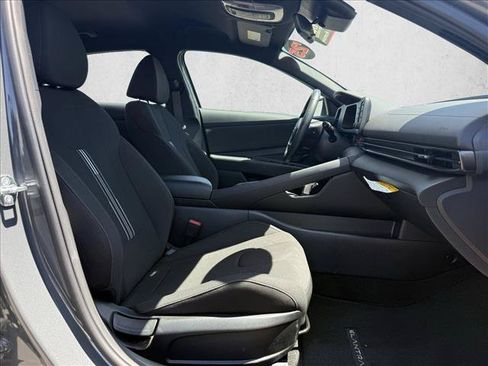 Certified 2025 Hyundai Elantra Sport FWD image 18