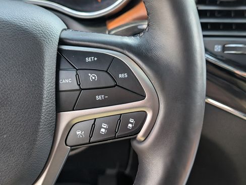 Used 2020 Jeep Grand Cherokee Overland AWD/4WD image 26