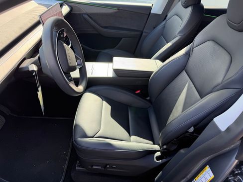 Used 2026 Tesla Model Y AWD image 10