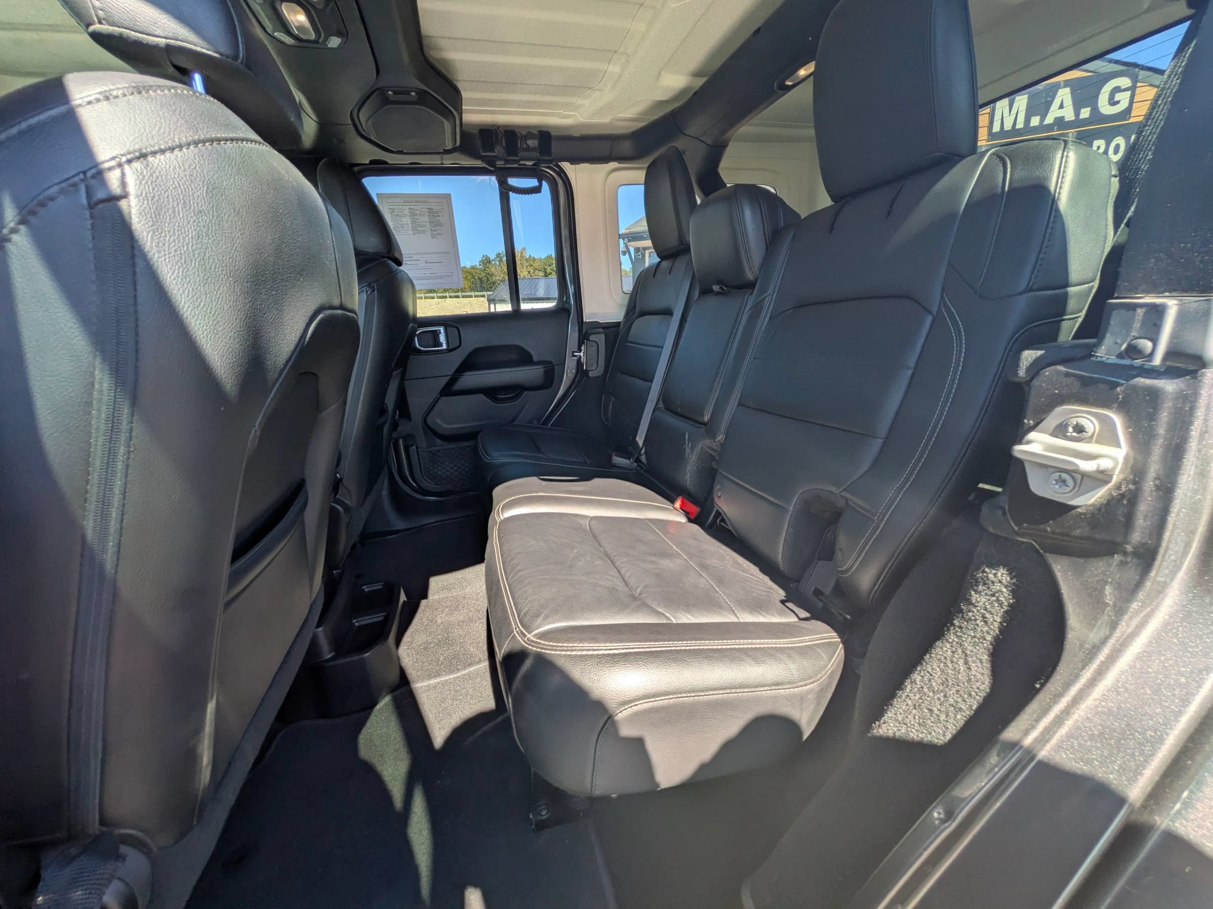 Used 2018 Jeep Wrangler Unlimited Sahara AWD/4WD image 32