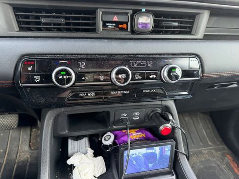 Used 2025 Honda Pilot TrailSport image 18