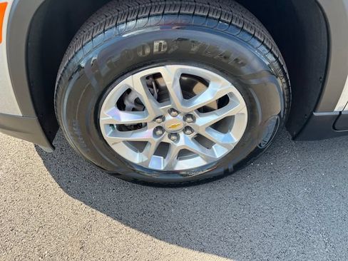 Used 2023 Chevrolet Traverse LS w/ Safety Package FWD image 9