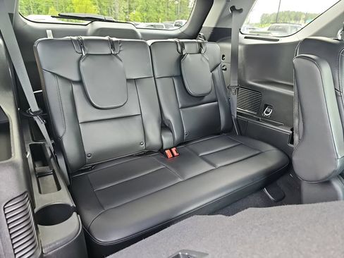 Used 2023 Ford Explorer XLT w/ Equipment Group 202A AWD/4WD image 16