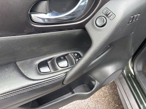 Used 2018 Nissan Rogue SV w/ Premium Package image 14