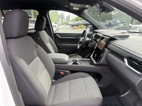 Used 2025 GMC Acadia Elevation image 33