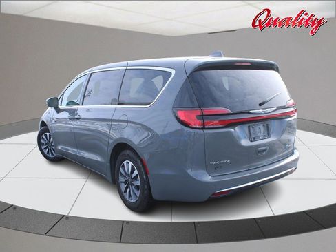Used 2022 Chrysler Pacifica Touring-L image 5