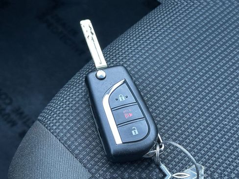 Used 2025 Toyota RAV4 LE image 22