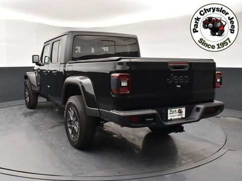 Used 2024 Jeep Gladiator Sport image 4