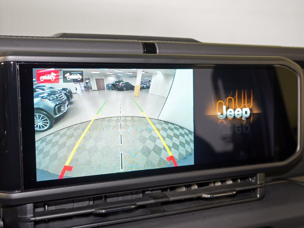 Used 2025 Jeep Wrangler Unlimited Rubicon AWD/4WD image 27