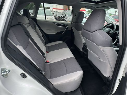 Used 2021 Toyota RAV4 XLE w/ Convenience Package FWD image 22