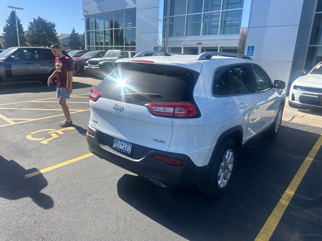 Certified 2016 Jeep Cherokee Latitude AWD/4WD image 3