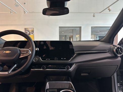 Used 2025 Chevrolet Equinox LT image 35