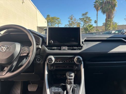 Used 2025 Toyota RAV4 XLE image 18
