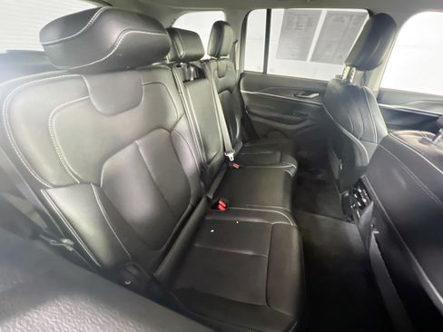 Used 2023 Jeep Grand Cherokee Limited AWD/4WD image 26