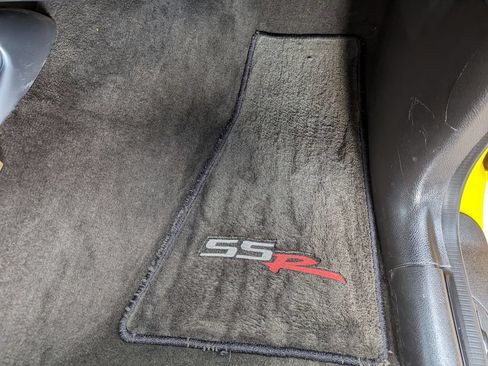 Used 2004 Chevrolet SSR w/ Preferred Equipment Group RWD image 24