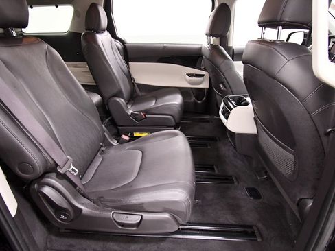 Certified 2023 Kia Carnival SX FWD image 18