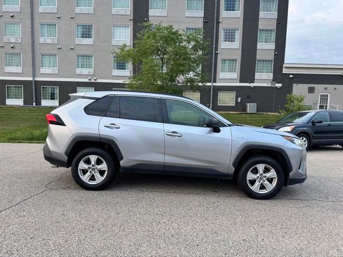 Used 2019 Toyota RAV4 LE w/ All Weather Liner Package AWD/4WD image 13