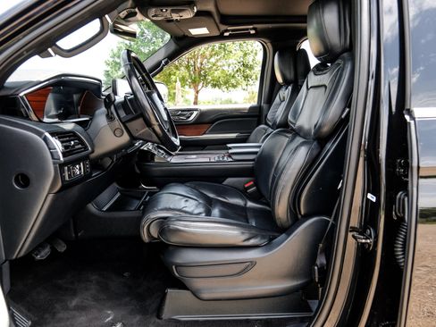 Used 2022 Lincoln Navigator L Reserve AWD/4WD image 4