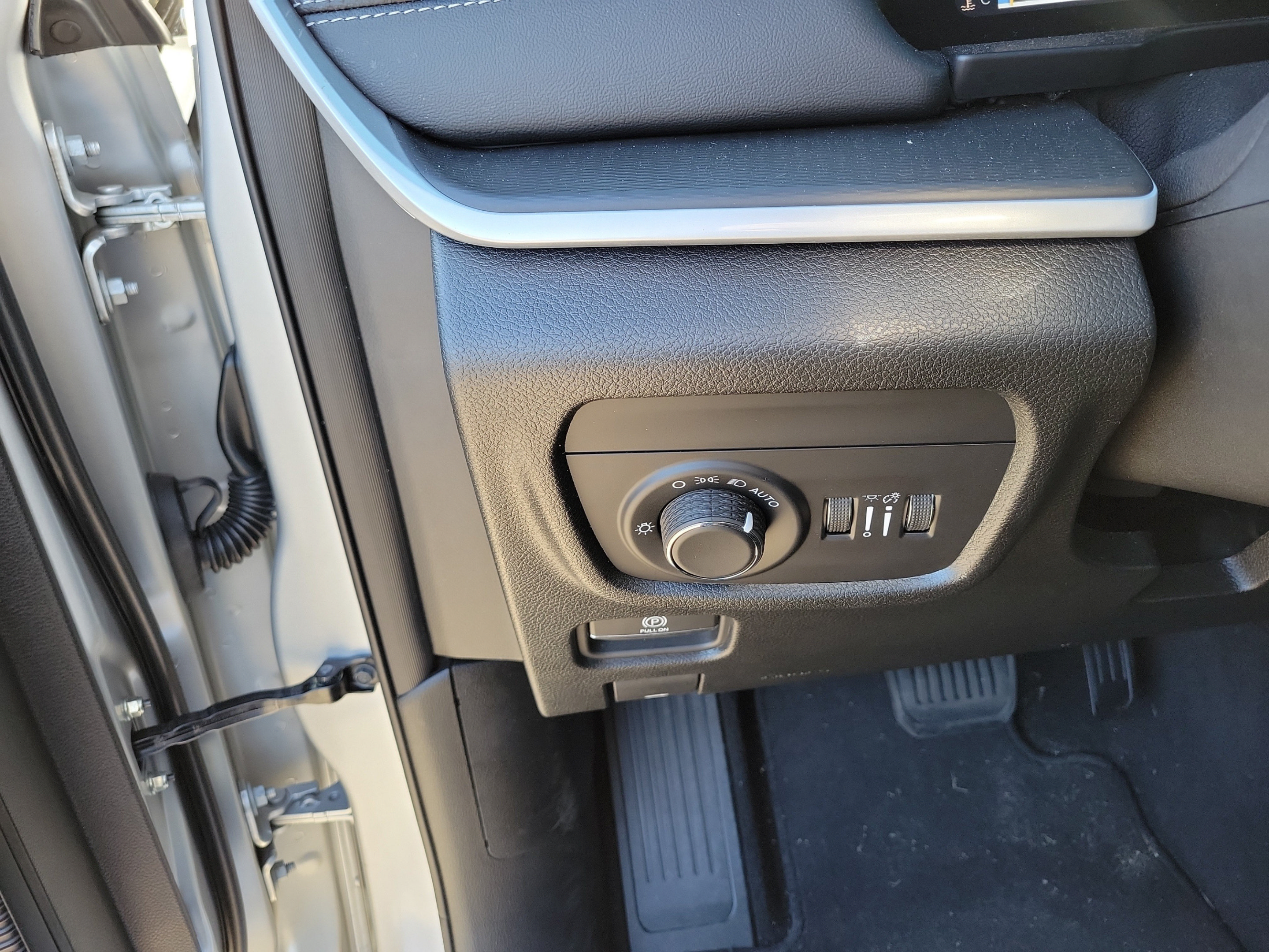 Certified 2025 Jeep Grand Cherokee Laredo RWD image 30