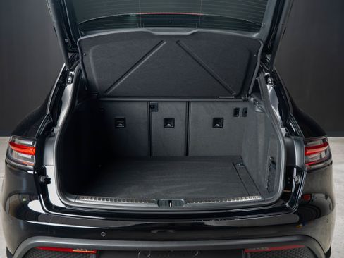 Certified 2026 Porsche Macan AWD/4WD image 45