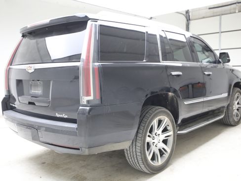 Used 2016 Cadillac Escalade Luxury RWD image 4