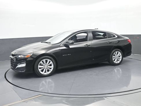 Used 2025 Chevrolet Malibu LT FWD image 2