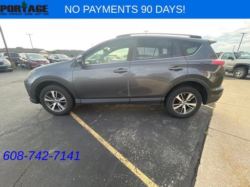 Used 2017 Toyota RAV4 XLE AWD/4WD image 4
