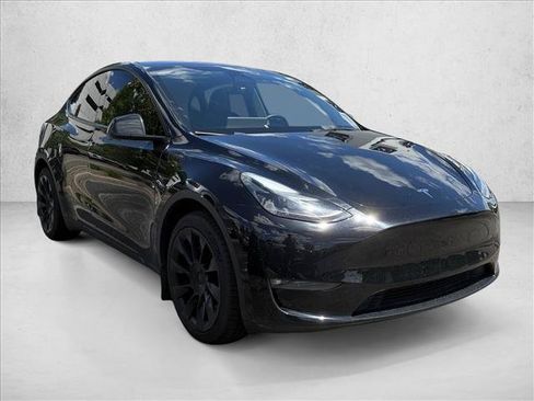 Used 2023 Tesla Model Y Long Range AWD/4WD image 3