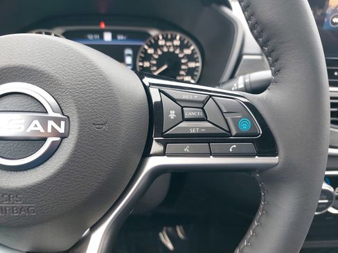 Used 2025 Nissan Altima 2.5 SL FWD image 15