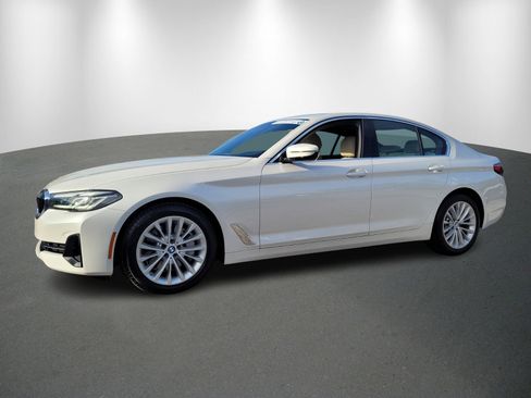 Used 2023 BMW 530i w/ Premium Package image 3
