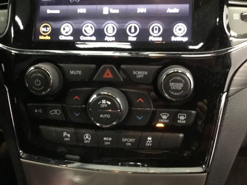 Used 2022 Jeep Grand Cherokee Laredo X AWD/4WD image 27